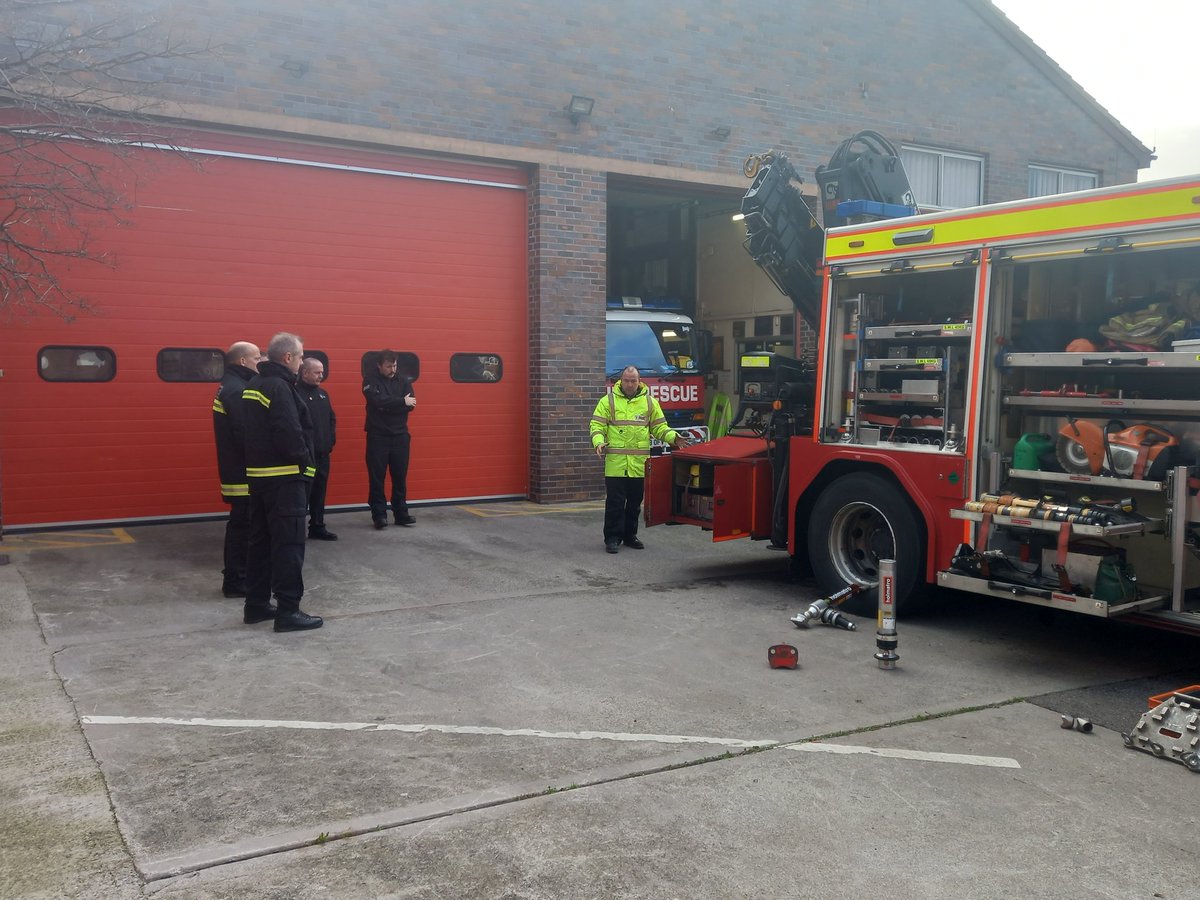 UKHeavyRescue's tweet photo. Thankyou to @65Glastonbury for hosting a multi FRS #heavyrescue collaboration event. Good to get together with neighbours @DWFireRescue @DSFireUpdates to discuss all things #heavyrescue and #Bariatric rescue. Thanks to @AvonFireRescue @AFRSAvonmouth HRI'S Gary, Alex and Jason https://t.co/CVOgXFYfed