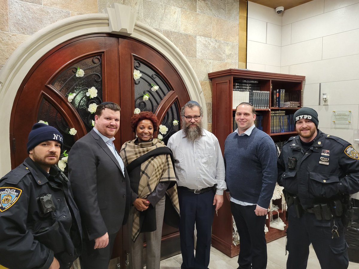 HatzolahMB's tweet photo. It was a honor to be joined by @NYPDCommAffairs DI Richie Taylor, @NYPDBklynSouth Lt. Ira  Jablonsky &amp; @NYPD63Pct Officers Belkin and Perez sector A NCO's at our annual membership Chanukah party! Thank you @MercedesforNYC our councilwoman-elect for joining us! https://t.co/EPazYG4vms