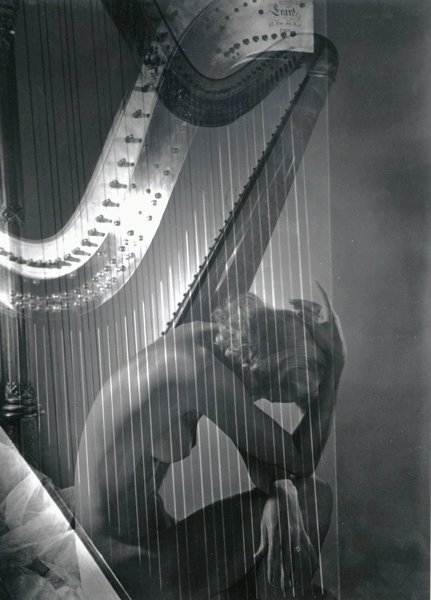 enigmister's tweet photo. Lisa with harp, 1939 - Horst P. Horst

#fotografia #fotovintage #biancoenero #horstphorst #donneinarte #arpa https://t.co/amDX16jyMp