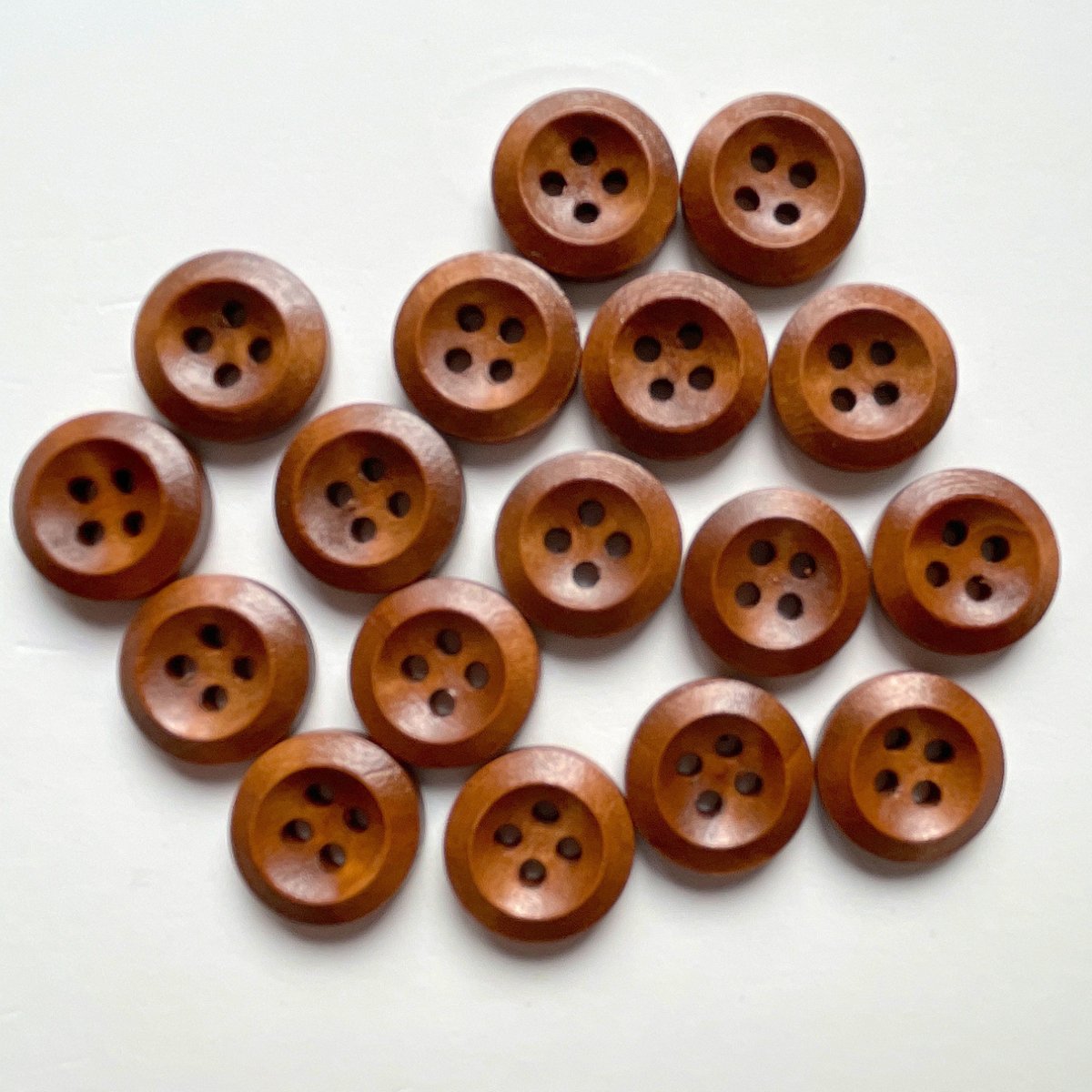 BeadsBitznBopz's tweet photo. Brown 4 Holes Round Wooden Buttons | Sewing Scrapbooking Crafts | 15mm | 10 buttons https://t.co/gsNDInAQZs #BeadsBitznBopz #Irishbutton #Button #Etsy #Etsyireland #Craft supplies #SewingButton https://t.co/r4QureUoKE