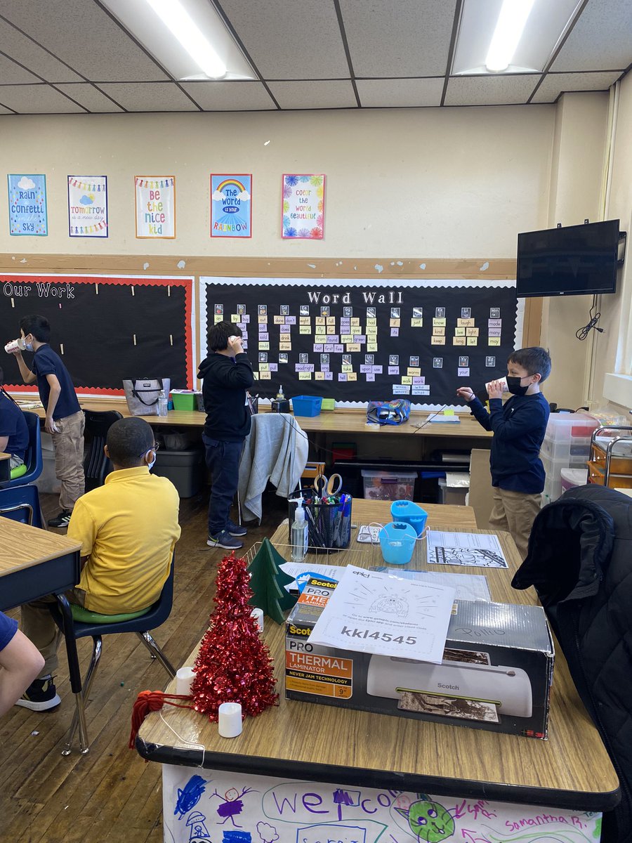 mpecoraro28's tweet photo. Our class learning about the connection between sound waves &amp; vibrations in Science by making paper cup telephones! 👩‍🔬🧑‍🔬 https://t.co/YWVHhE1mRN