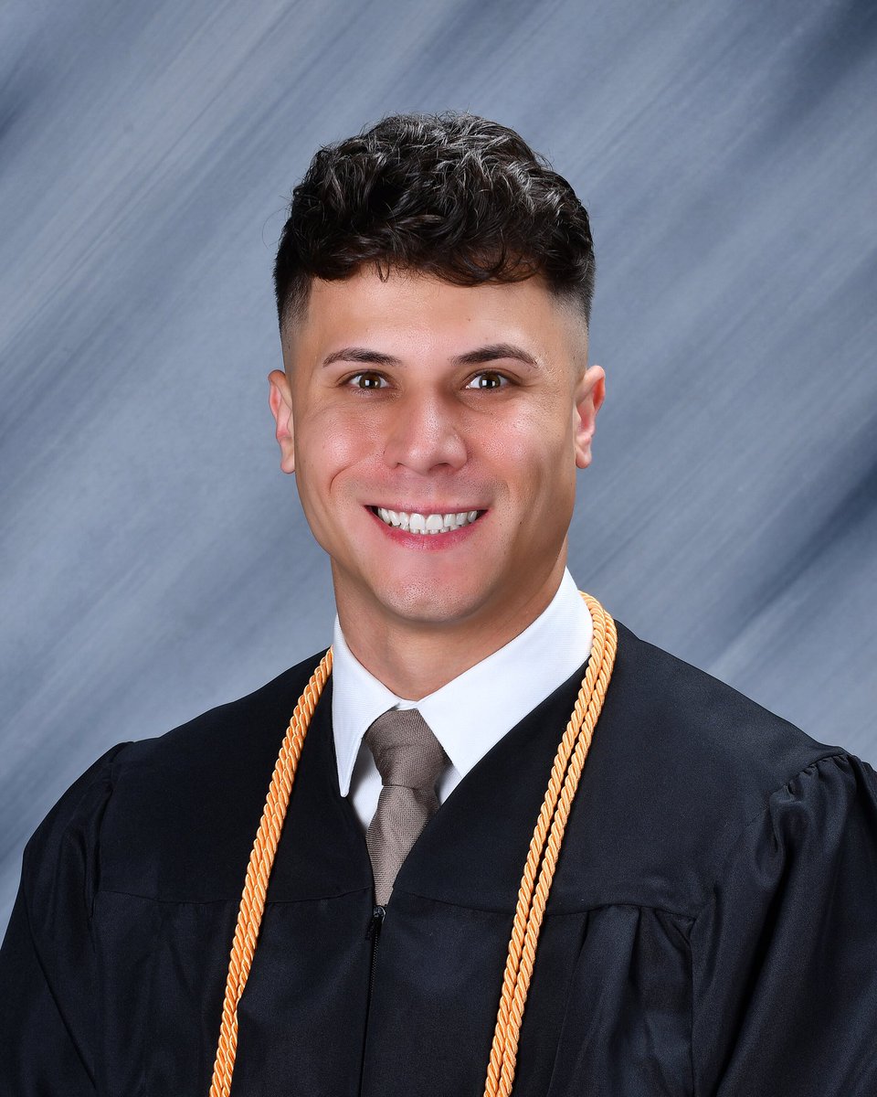 masonjmessina's tweet photo. late bloomer 👨🏻‍🎓 https://t.co/I7WsNrh8cC