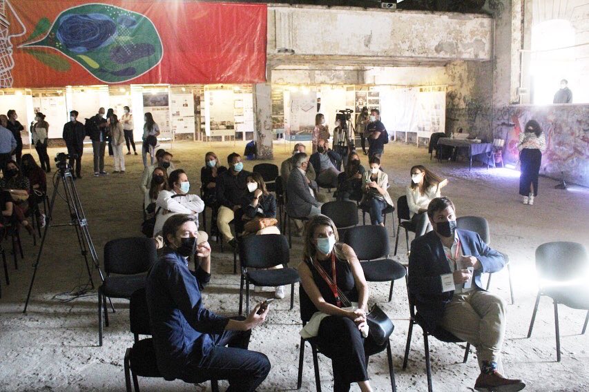 trienalsur's tweet photo. 📌 Conferencia: “Integración social y regeneración urbana”. En esta actividad expuso Nicolás Ormeño, jefe del Departamento de Gestión Urbana del Minvu y Sebastian Abudoj, Seremi del MINVU. Junto a Lucia Sampedro de Urbanismo Social y Claudio Arce, pdte. de la Trienal Sur 2021. https://t.co/AVggOAGdIJ