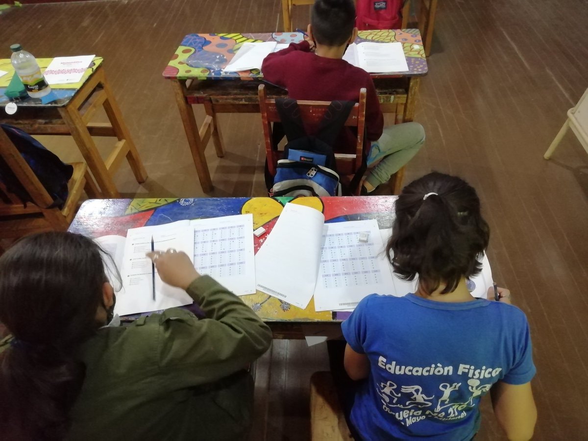 Escuela270's tweet photo. Como en todas las escuelas del país, hoy se lleva a cabo el "Operativo Nacional de Evaluación Aprender 2021"
#Aprender2021 📝
@CGEMisiones @misioneseduca @jalbertogalarza @miguel_sedoff https://t.co/0YwvKHfYjp