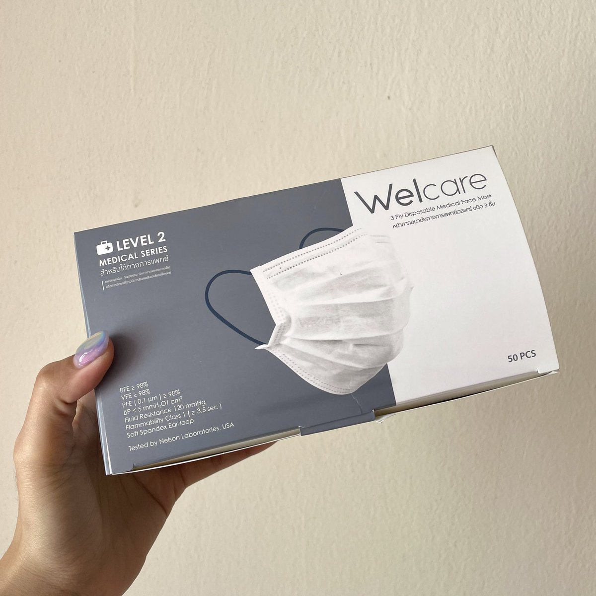 saroreview's tweet photo. แมส Welcare มี Level แบ่งด้วยนะะ อันนี้เราซื้อ Level 2 เป็น Medical Grade เลย ใช้ในหน่วยฉุกเฉิน ทันตกรรม รักษาแผลขนาดเล็ก เจอการกระเด็นหรือละอองฝอยระดับปานกลาง จะหนากว่าแมสปกติ แมสไม่บาดผิว สายไม่รั้งหู ราคาต่างกับแมสปกตินิดเดียวเอง เป็นยี่ห้อที่ใช้แล้วสิวไม่ขึ้นด้วย https://t.co/TQ81461vQt