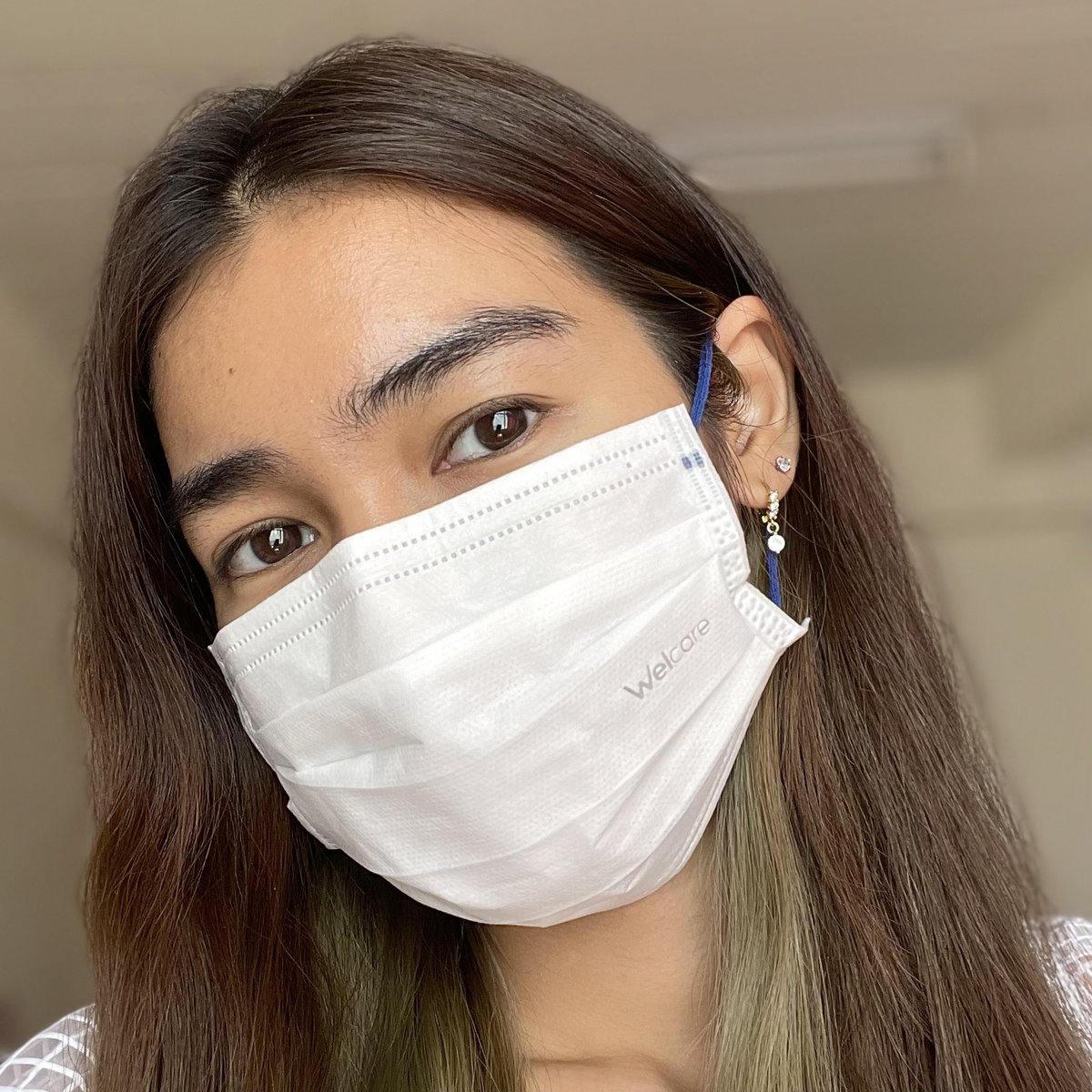 saroreview's tweet photo. แมส Welcare มี Level แบ่งด้วยนะะ อันนี้เราซื้อ Level 2 เป็น Medical Grade เลย ใช้ในหน่วยฉุกเฉิน ทันตกรรม รักษาแผลขนาดเล็ก เจอการกระเด็นหรือละอองฝอยระดับปานกลาง จะหนากว่าแมสปกติ แมสไม่บาดผิว สายไม่รั้งหู ราคาต่างกับแมสปกตินิดเดียวเอง เป็นยี่ห้อที่ใช้แล้วสิวไม่ขึ้นด้วย https://t.co/TQ81461vQt