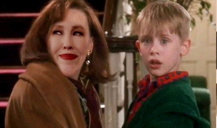 8. Moira Rose as Kate McCallister from 'Home Alone'. Eerily similar in appearance. Both likely to forget their children.
#CatherineOHara #moirarose