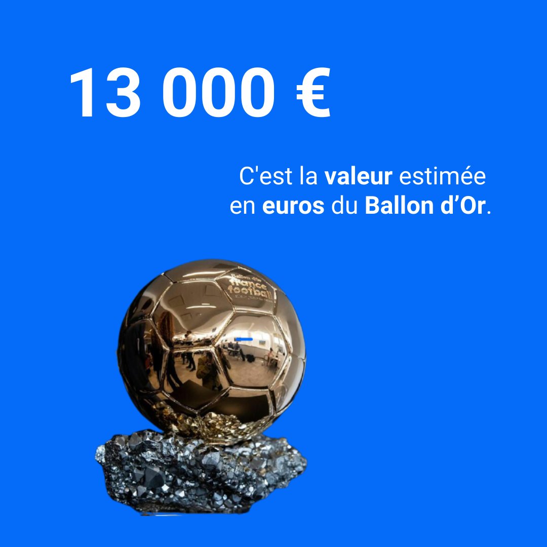 Quant à son poids, il fait 12 kg ! Un objet plus lourd qu’il n’y paraît, donc, et qui n’est pas si simple à porter à bout de bras.⚽ #ballondor #messi #football #surlevif