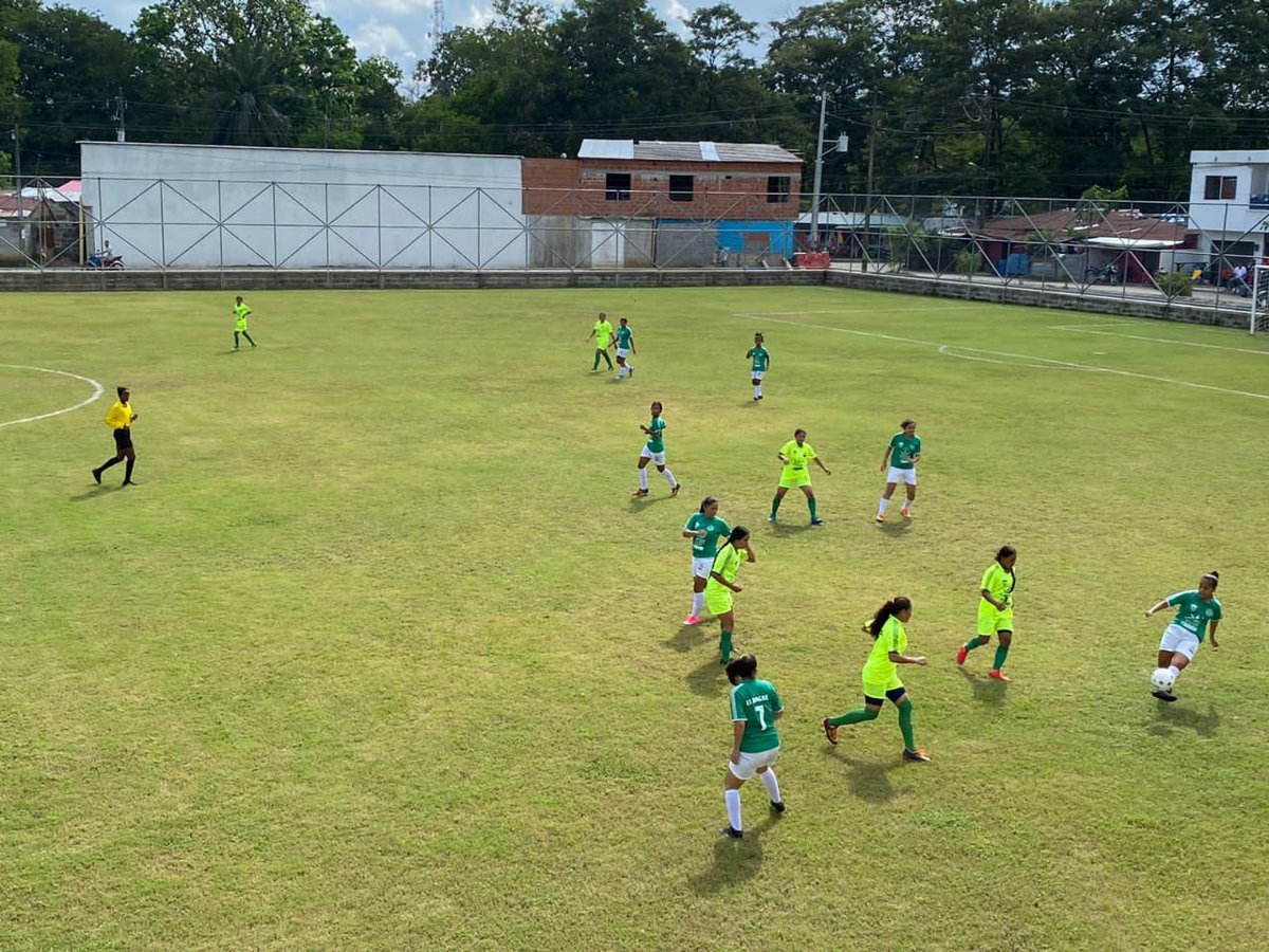 ComisionadoPaz's tweet photo. #AEstaHora en #Cáceres, #Cauca | Iniciamos el primer partido de la jornada - Olimpiadas Paz con Legalidad con Enfoque de Género Bajo Cauca 2021. Modalidad: ⚽️ Fútbol, en competencia mujeres de los municipios #ElBagre y #Tarazá. A través del deporte construimos #PazConLegalidad https://t.co/yGln1iyjm7
