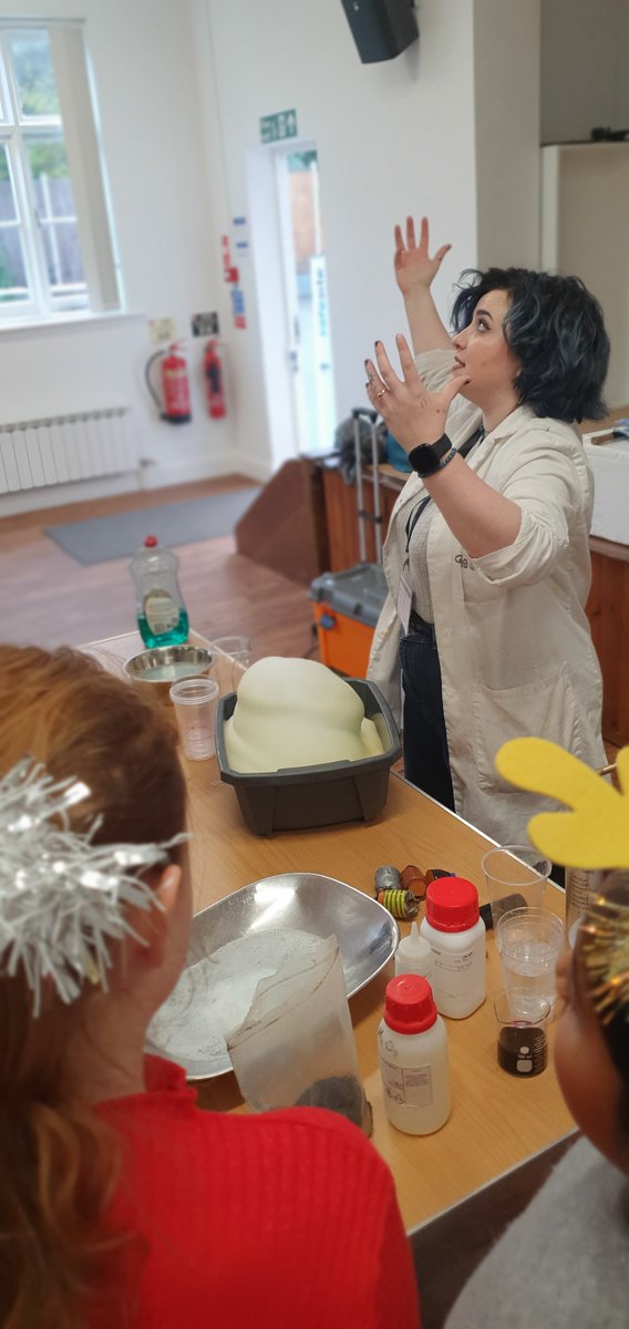 Tormead_JS's tweet photo. Thank you to the amazing @genie_lab for a brilliant Science workshop this afternoon - the girls had so much fun learning about chemical reactions, from the very cold to the super hot! #TormeadTogether #TormeadPrep #prepscience #girlsinSTEM https://t.co/mCc9mnZS7e