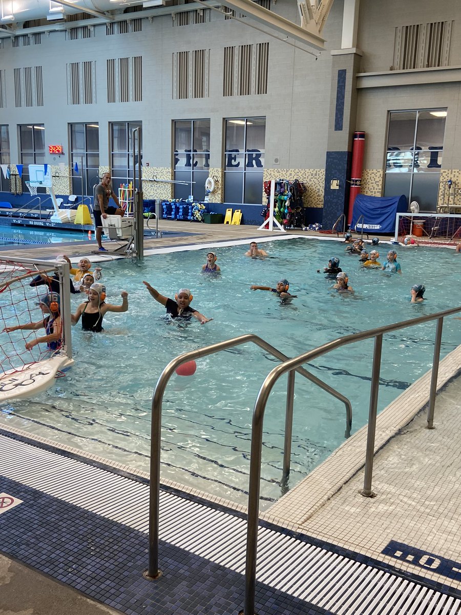 SraVerdesoto's tweet photo. Last day of swimming for our 4th graders with a good old game of waterpolo. @MrSullivanAPS https://t.co/iznPmLHCfS
