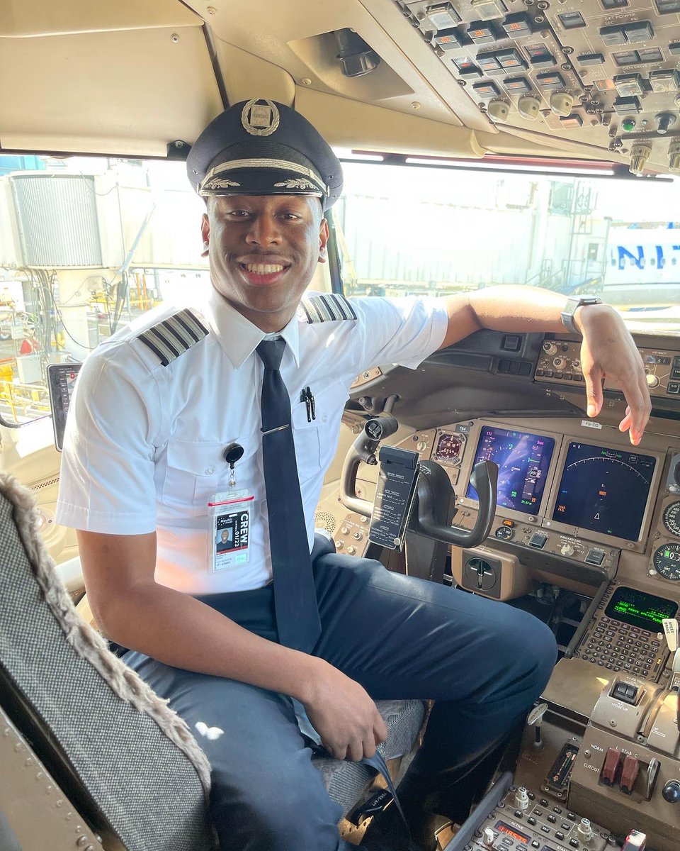 JeremyNJames's tweet photo. Finally a captain!! https://t.co/jBSz49HMw7