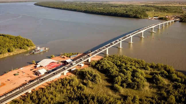 AICHA_CisseSG's tweet photo. Le lancement des travaux de construction du pont de Rosso, qui reliera les deux rives du fleuve Sénégal entre la #Mauritanie et le #Sénégal sur 1,4 km a été lancé en présence des deux Chefs d’Etat.
#Kebetu https://t.co/rfUsc4MMg2