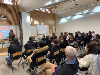 PeAndrezieux's tweet photo. #AvecPoleEmploi @PeAndrezieux 43 personnes présentes ce matin au centre de formation Ste Claire à Sury-Le-Comtal pour découvrir les métiers de l'industrie et des témoignages d'entreprises (OI Manufacturing, Pasquier, Eurotab, Salaisons Merle, Omerin #SEDI2021. @GallCecile 👌👏👏 https://t.co/ToYylEhtUM