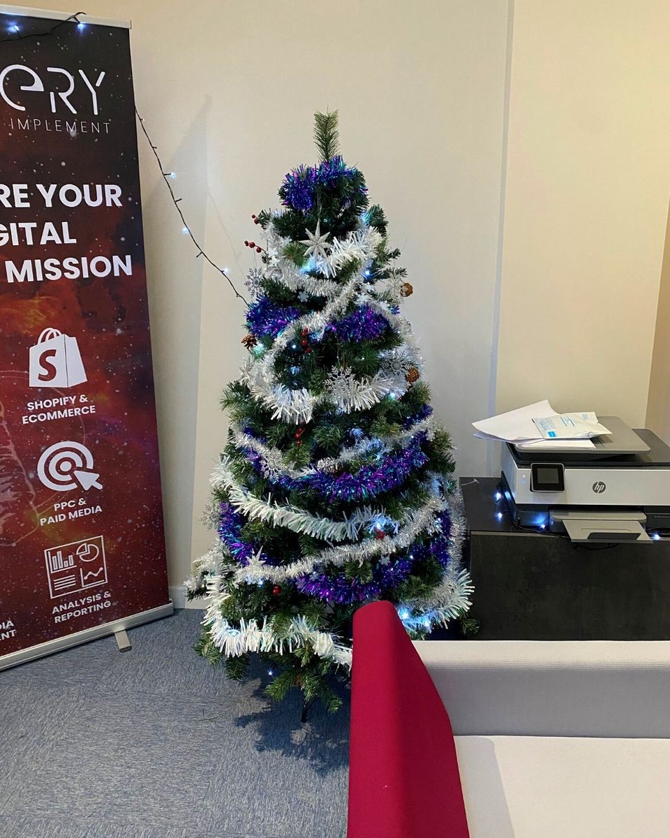 DiscoveryAgency's tweet photo. Happy 1st of December!βοΈ #Christmas has officially arrived here at the @DiscoveryAgency office; the tree is up in its full glory - if you like a good bit of tinsel then you'll love our tree...πβοΈ
#digitalmarketingagency #agencylife #christmastree #officedecorations #tinseltime https://t.co/bKEs8mgM2L