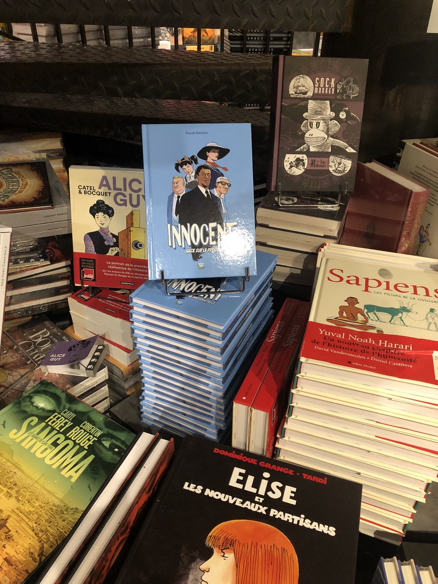 chicopacheco4's tweet photo. Oh un joli bouquin tout bleu! Dispo à la librairie Krazy Kat à Bordeaux, en attendant la sortie officielle,en mars, dans toute la France. 
« Innocent » Bruno Traesch au scénar et bibi au dessin. Préface de mister Corbeyran. L’Aqueduc bleu éditions. Plus de 150 pages 10e!!! https://t.co/HYNl7fjed5