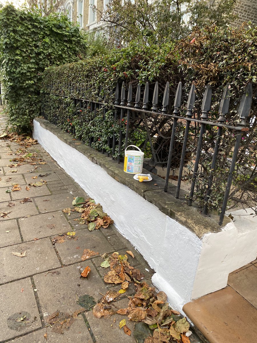 Multi_linguals's tweet image. I decided to #PaintAWall @UCU @EastLondonUCU @KCL_UCU #SmallActsOfResistance