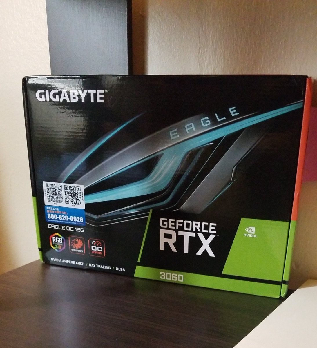 comics_bear's tweet photo. New graphics card finally arrived. https://t.co/6Dhx4QhfW3