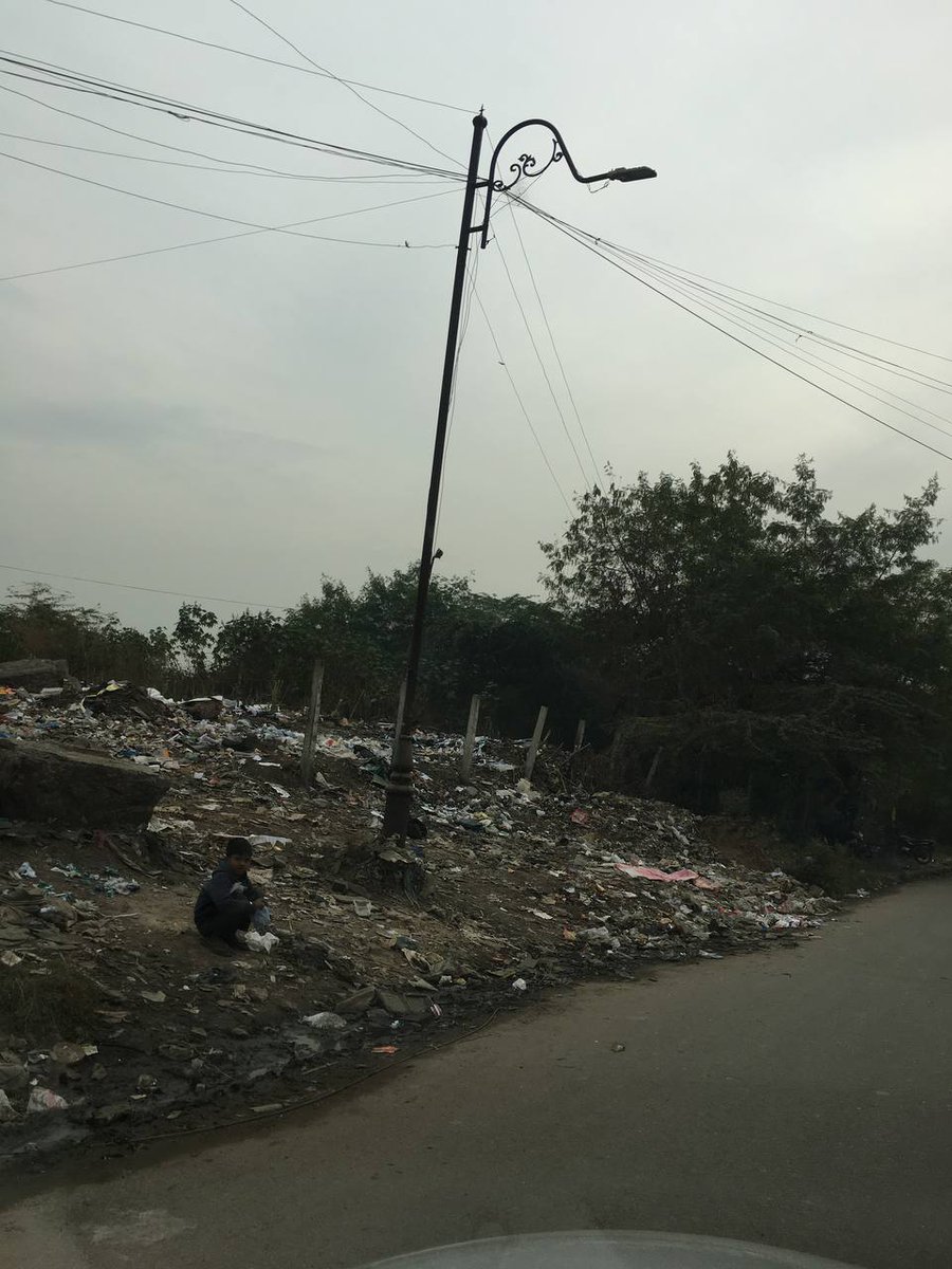 ChandigarhPost's tweet photo. Please help cleaning the smart city chandigarh,
Location is IND AREA PHASE 1 CHANDIGARH,
Everyday when I pass from here feel disheartened, people also set fire on it
@MCChandigarh @MCChandigarh @ChandigarhAdmin @InfoESChd @nagarkoti @CleanChandigarh @RajBalaMalik @ChandigarhPost https://t.co/myCNKffcVI