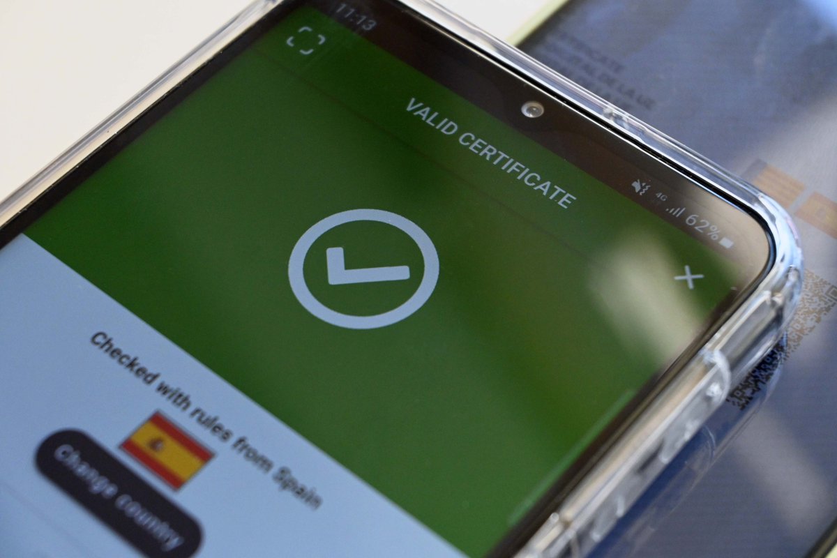 GVAsanitat's tweet image. 🔴🛂 Desde el sábado, #CertificadoCOVID necesario en
🍸🍴Locales de ocio, restauración (+50 pers.) y actividades de azar con restauración
🎤Eventos (+500 pers.) donde no siempre se pueda llevar mascarilla
🏥Visitas a hospitales (cuando se permitan) y residencias de serv. sociales