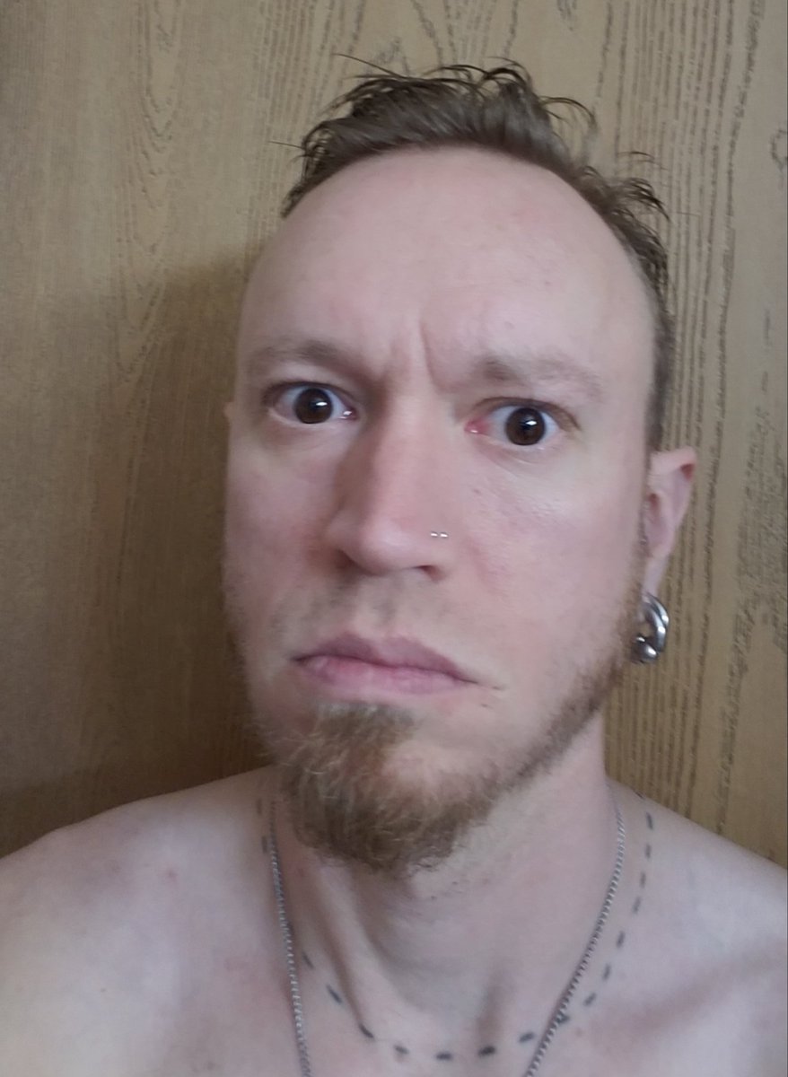 MisterB_gone's tweet photo. #crazyeyes
#backinthedoorway 
#getatan https://t.co/16w7aMHkDK