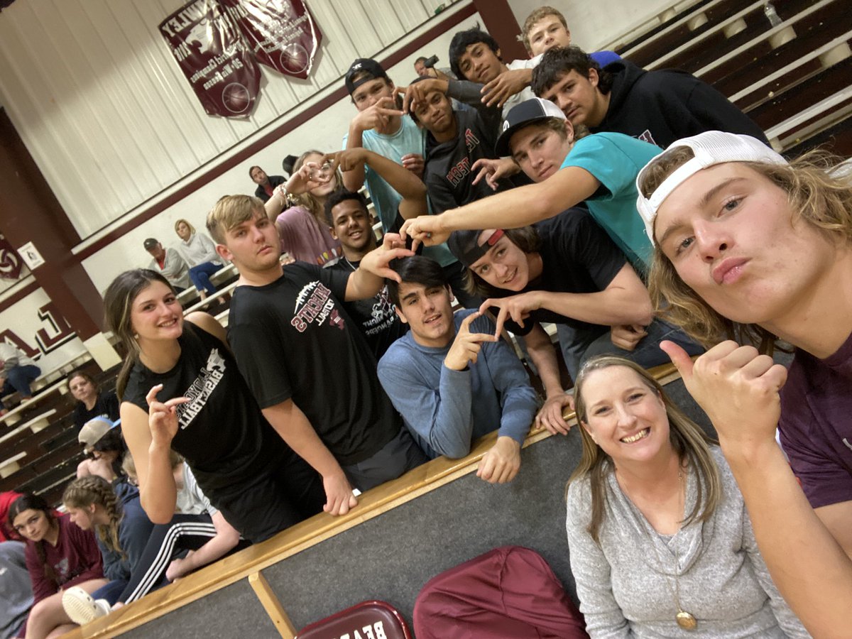taniamck's tweet photo. It makes for an entertaining evening when the basketball bench is directly in front of student section. #notanATproblem #learnednewtrashtalk @Bearcat_HHS @HawleySportsBC https://t.co/IdfaFAPvMv