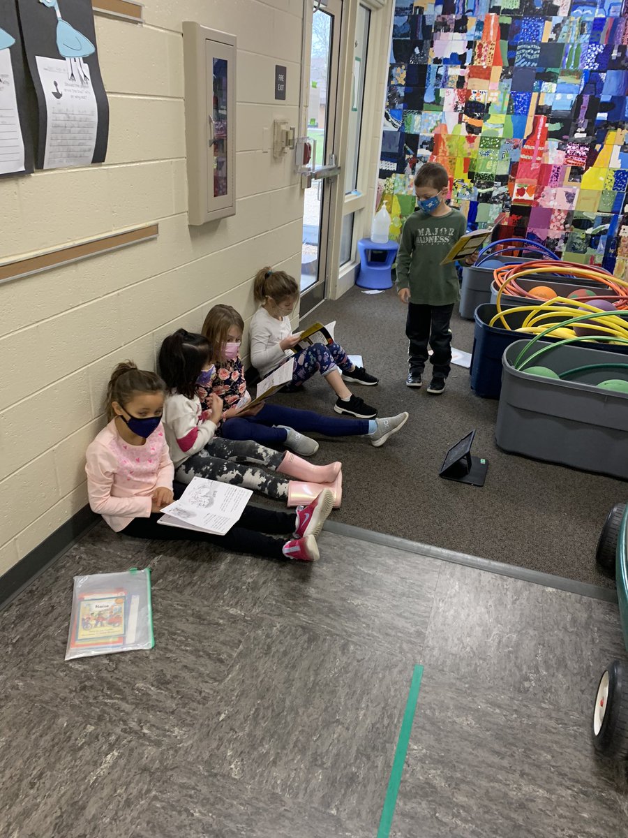 MissDs2Class's tweet image. Some independent readers theater and osmo work going on during reading workshop this morning in room 120 🤩 @oseDCSD