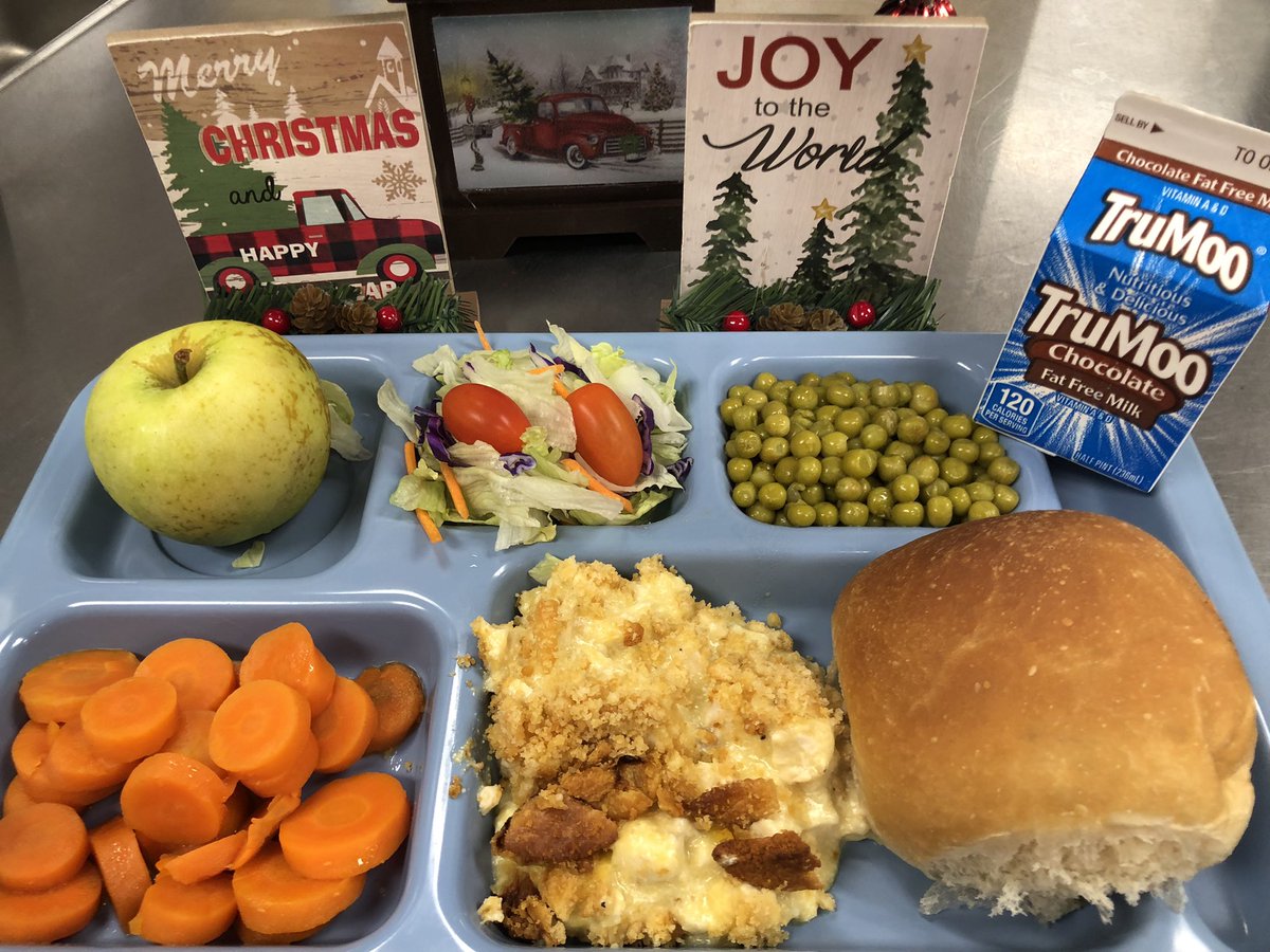SharonDPhillips's tweet photo. Todayβs Lunch is a favorite @DadeCoHigh Homemade Chicken Casserole w/ Roll,Glazed Carrots, English Peas, Crisp Garden Salad, Fresh Georgia Grown Apple and Milk. #FuelingGa @dadeconutrition #Trayoftheweek @DadeCoHigh https://t.co/iViGsNMBhD