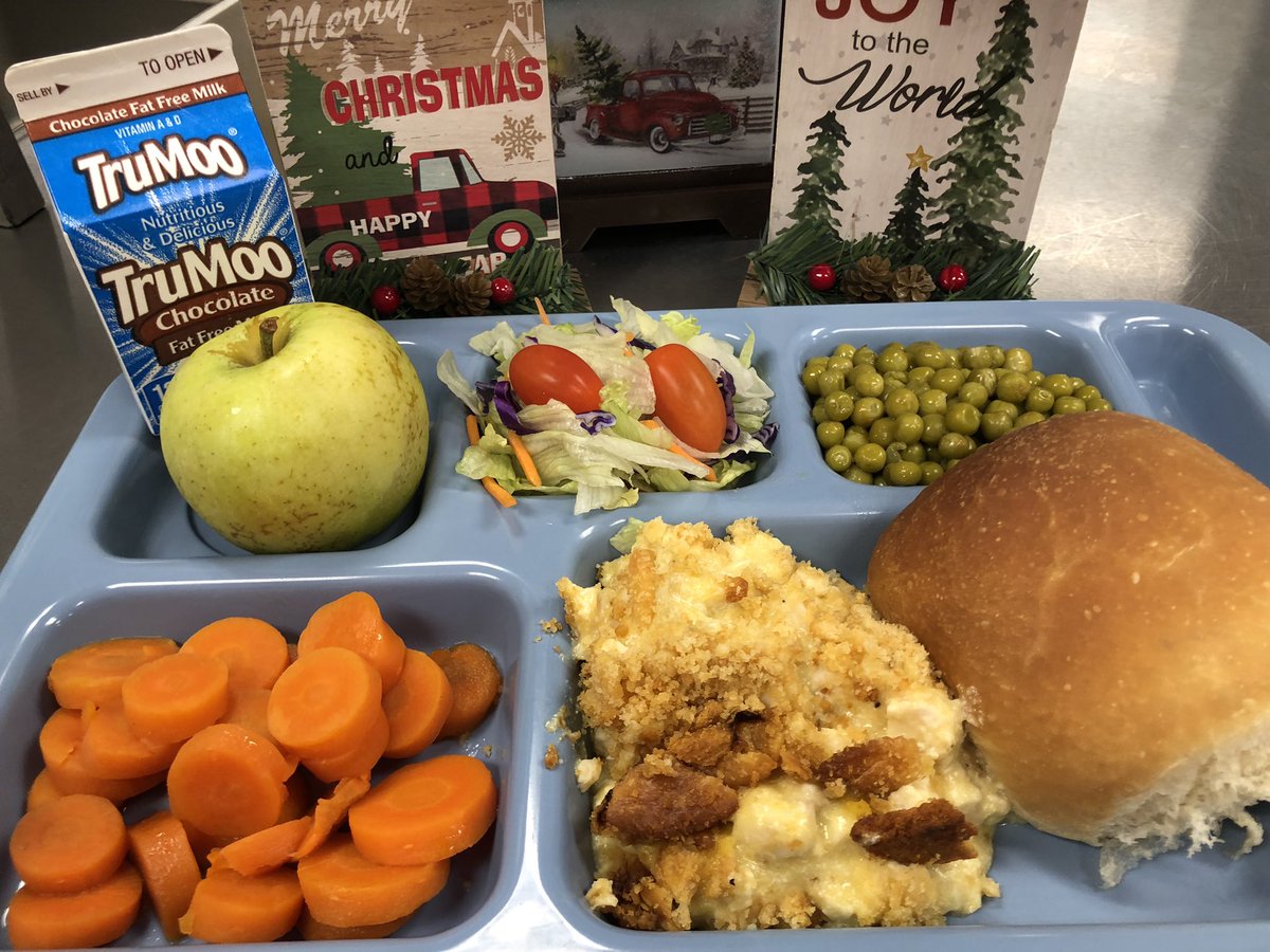 SharonDPhillips's tweet photo. Todayβs Lunch is a favorite @DadeCoHigh Homemade Chicken Casserole w/ Roll,Glazed Carrots, English Peas, Crisp Garden Salad, Fresh Georgia Grown Apple and Milk. #FuelingGa @dadeconutrition #Trayoftheweek @DadeCoHigh https://t.co/iViGsNMBhD