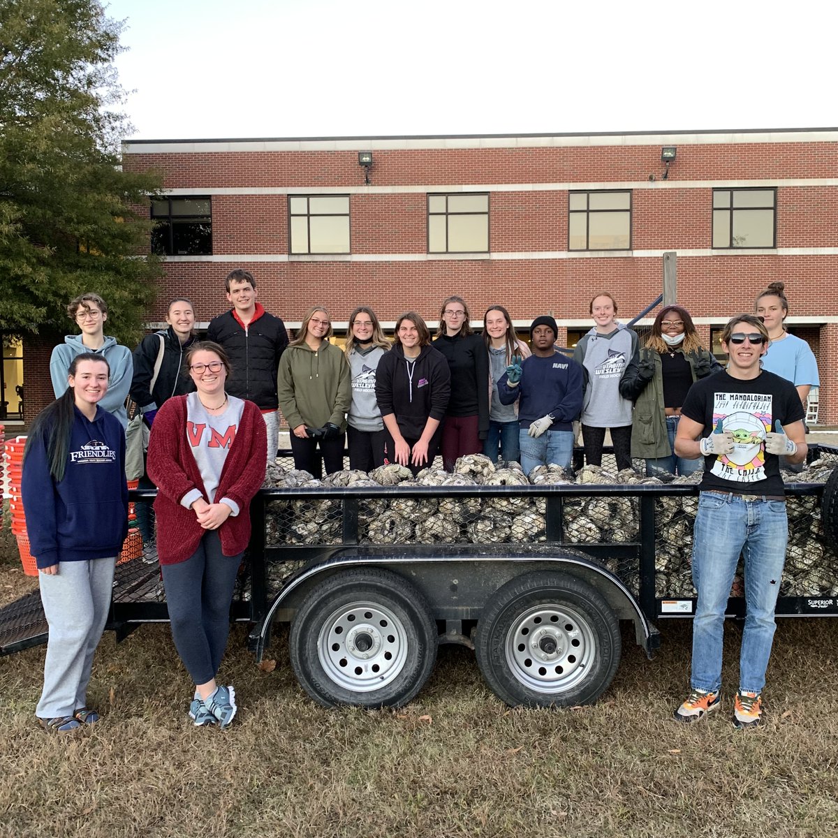 WesleyanEngaged's tweet photo. On November 15th, Wesleyan Engaged partnered with the Chesapeake Bay Foundation to host an event. Many students helped bag recycled empty shells to be used to grow baby oysters in the spring. 152 bags were made which equivalates to about 418,000 oysters that will filter the Bay! https://t.co/lf9Yd9RTda
