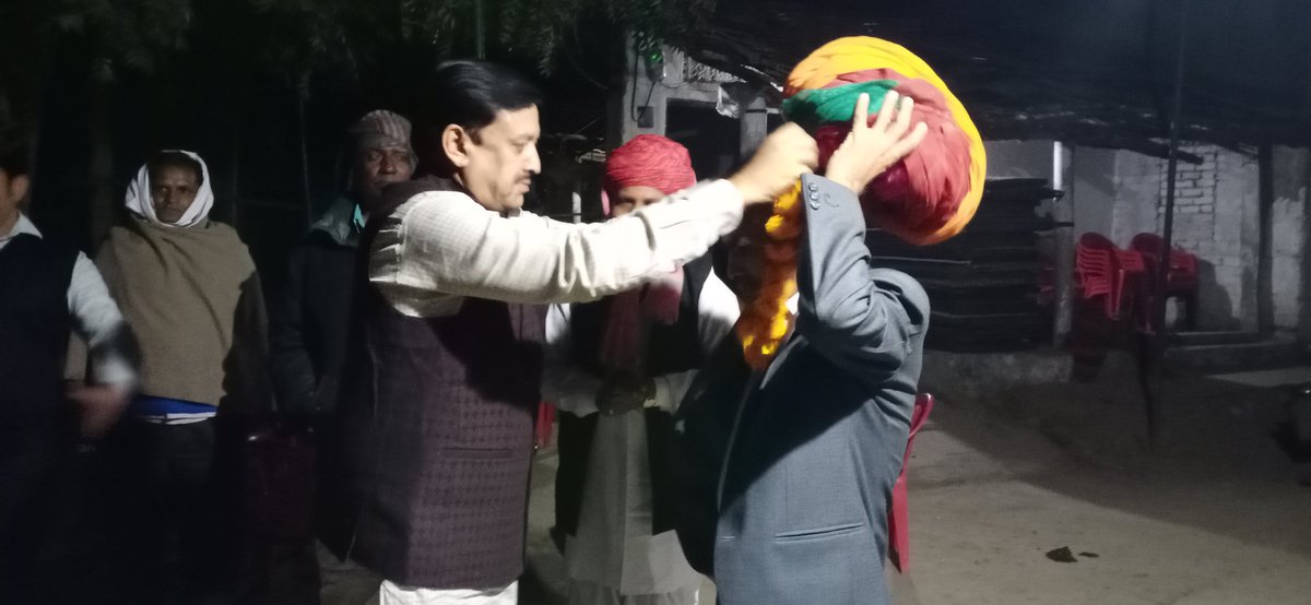 AjitSinghTonk's tweet photo. ग्राम छान में बीसलपुर विस्थापित कॉलोनी में श्री सत्यनारायण जी शर्मा के राजकीय सेवा से सेवानिवृत्ति के कार्यक्रम में शामिल हुआ !
#chhan
#Tonk
#rajasthan https://t.co/L7t75XUtdv