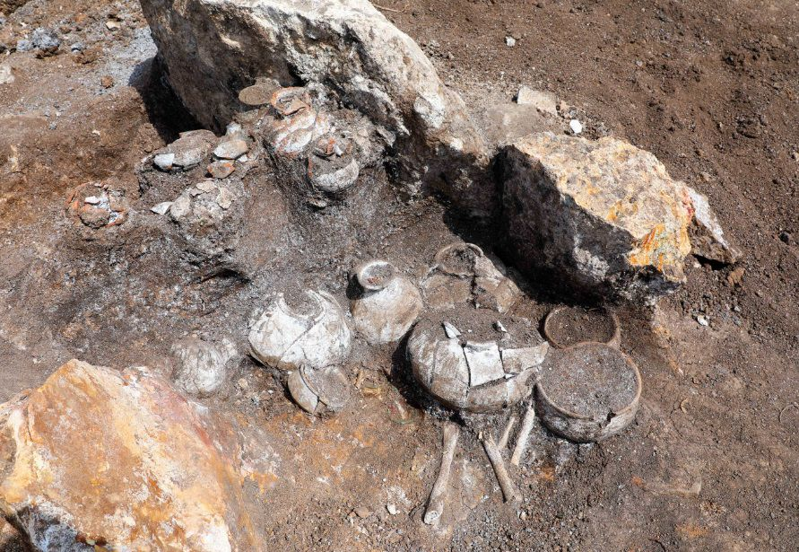 сварной шов шлиф. Curiosity метеорит на марсе. в металле обнаружено. находки метеоритов. кусок метеорита.