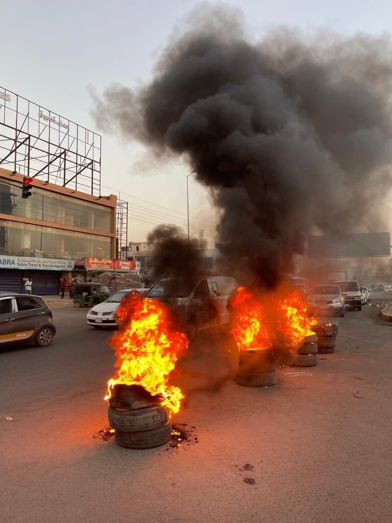 tageldin_wafaa's tweet photo. عيد ميلاد ديسيمبر في شارع الستين الان  🔥🥰 #مليونية6ديسمبر #لاتفاوض_لاشراكة_لاشرعية https://t.co/n8ByjXrWce