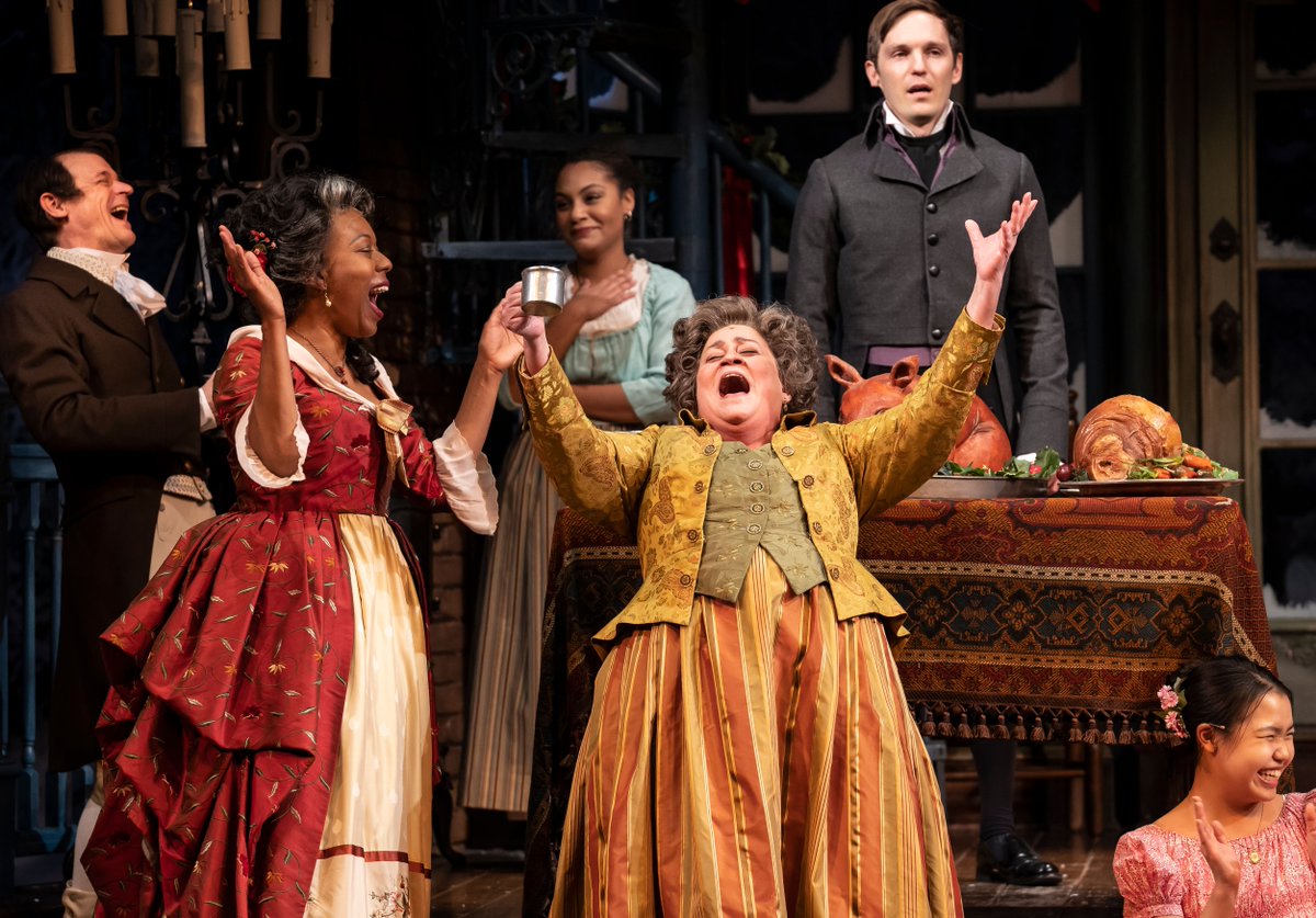 ChooseChicago's tweet photo. One can't-miss holiday tradition? A Christmas Carol, which is now in its 5th decade at @GoodmanTheatre! 🎁 Check the 10 hottest holiday shows in Chicago: https://t.co/JJh7fxVtDW

📸: Liz Lauren

#ChicagoCreativeSpirit #CaptureChicagoExcitement https://t.co/Asumik4nYU