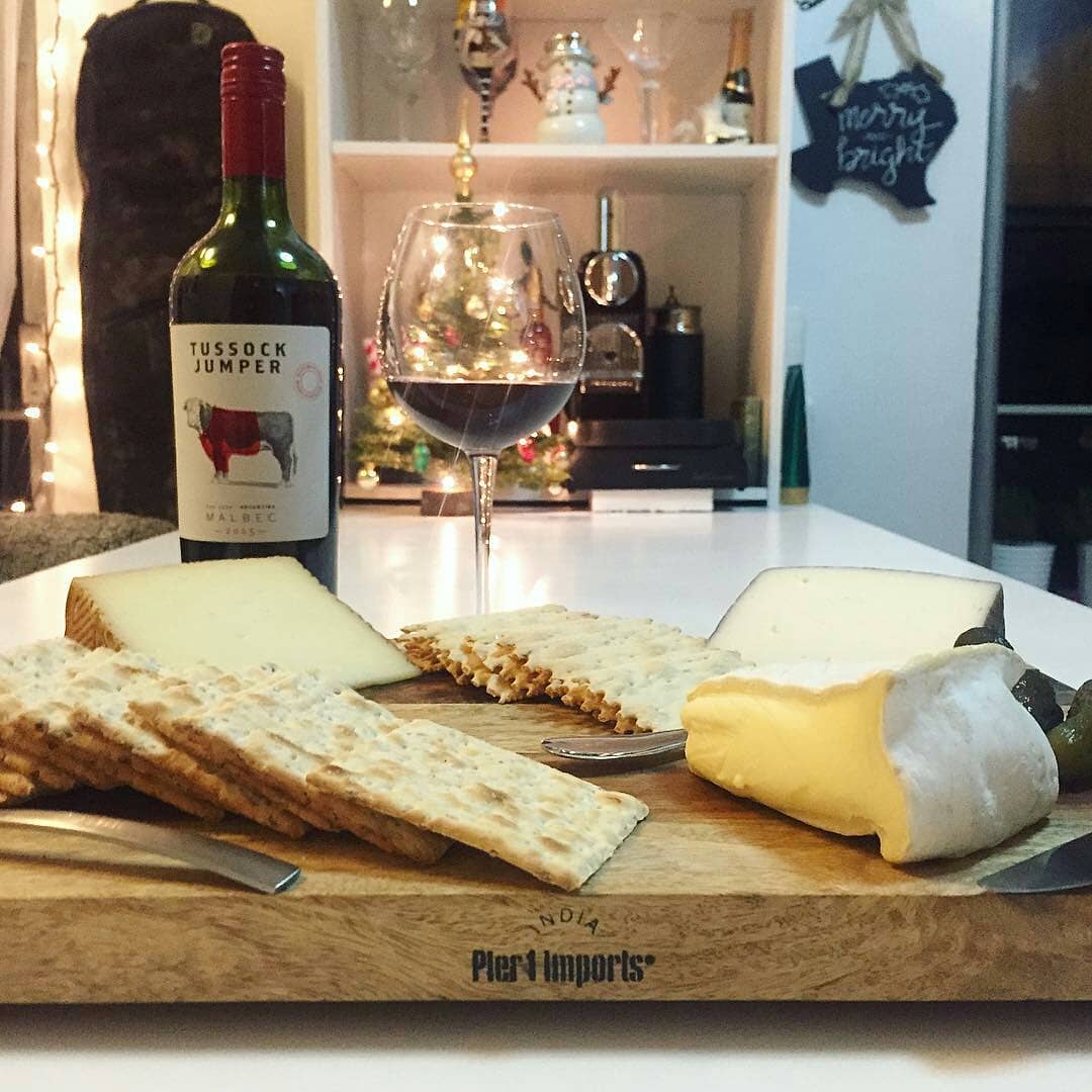 Happy 1st December! 🎄 We can officially bring out the cheese boards! 🧀 Here are some wine and cheese pairing you must try! 

🥂Brie and Sauvignon blanc 
🥂Camembert and Pinot Grigio 
🥂Parmesan and Prosecco 
🍷Wensleydale and Pinot Noir 

📸 <a href="/TheJUMPsociety/">Tussock Jumper Wines</a> 

#december1st