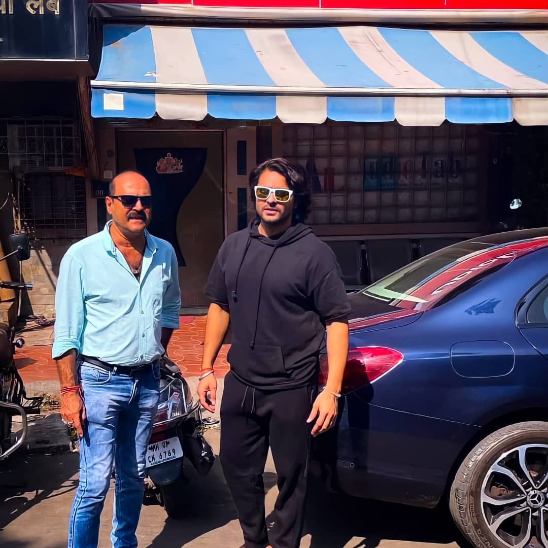 FansAshishi2's tweet photo. Posted @withregram • @indiaforums @ashish30sharma spotted outside studio along with director and producer @KaranRazdan7 for the dubbing of his upcoming movie..!
.
.
.
#indiaforumsbuzz #indiaforumstelly #indiaforums #tellywood #televisionjodi #tellystars #television #tellybuzz https://t.co/MqHH0p2jyi