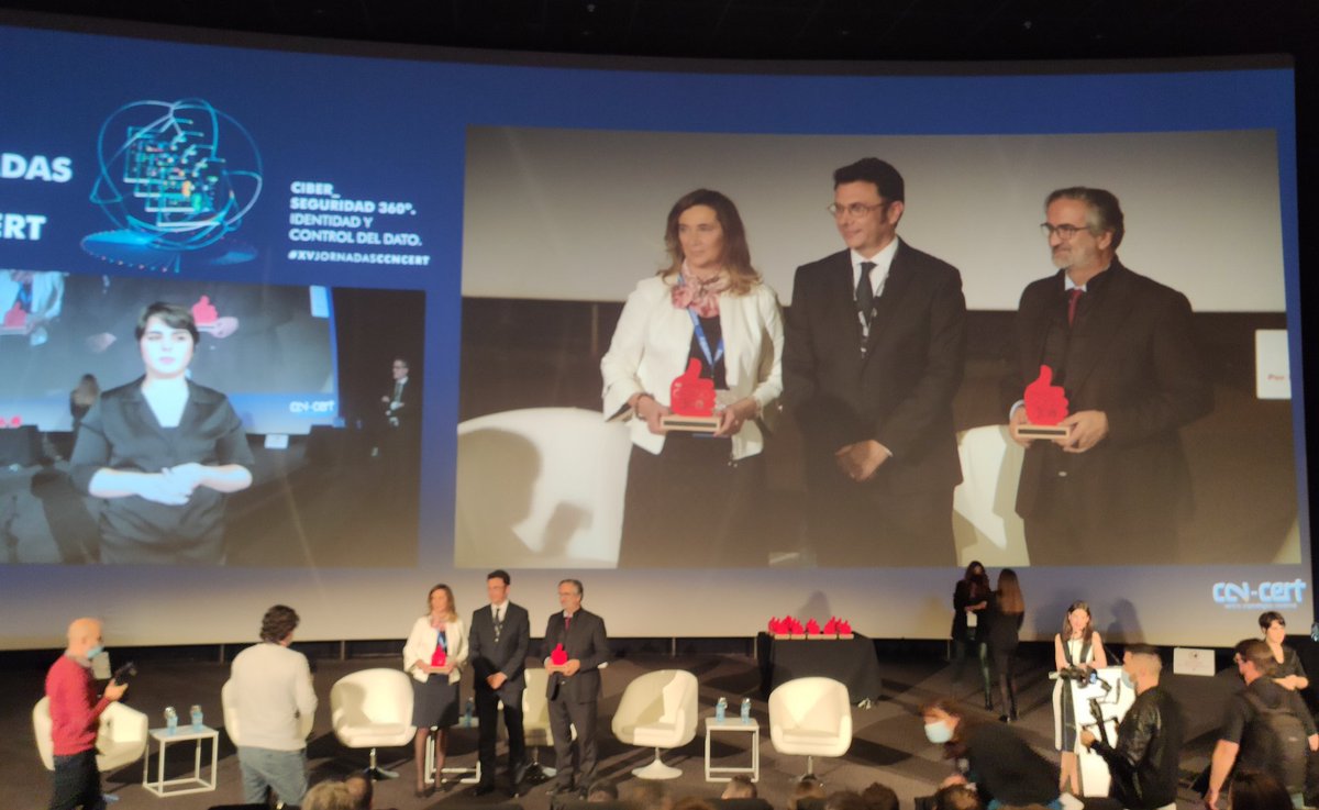 FGoodjob's tweet photo. Los premiados en la categoría institucional han sido: @INCIBE y @CCNCERT, recogen el premio Rosa Díaz y Luis Jiménez
#EncuentroInclude https://t.co/H4nF2xPcdf