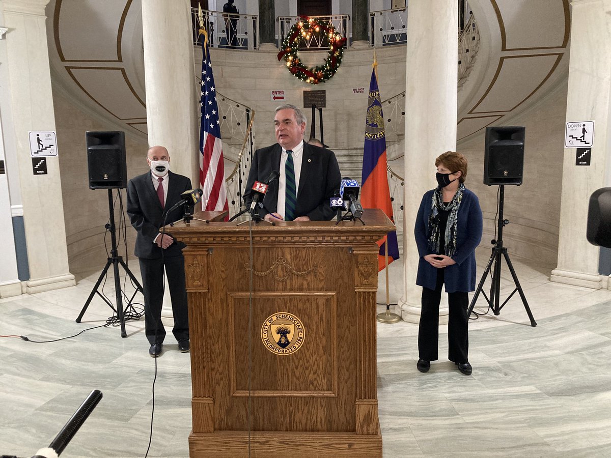 #HappeningNow: Mayors from Schenectady, Albany, &amp; Troy are calling on the New York State Independent Redistricting Commission to ensure all three cities remain in the same Congressional district. <a href="/CBS6Albany/">CBS 6 Albany - WRGB</a> <a href="/KathyMSheehan/">Kathy Sheehan</a> <a href="/McCarthySchdy/">Mayor Gary McCarthy</a> <a href="/MayorMadden/">Mayor Patrick Madden (2016-2023)</a>