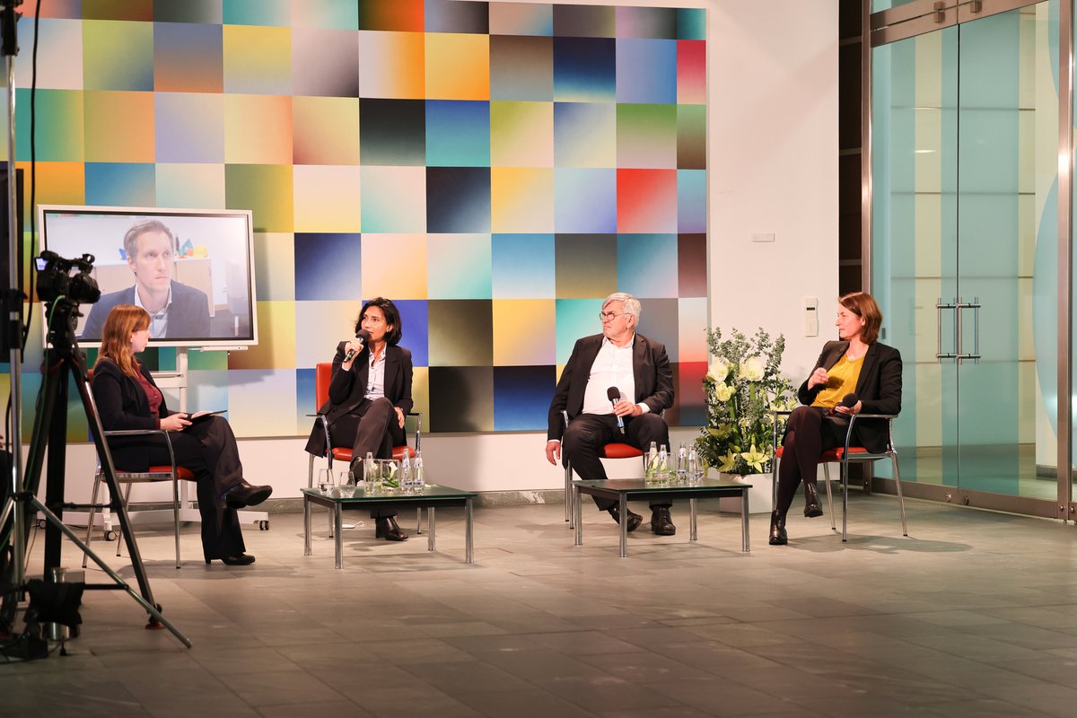 📅 Stakeholder Veranstaltung "Transformation der Arbeit": „Wenn wir unsere #Kräfte bündeln, können wir umso mehr Menschen Wege von Arbeit in Arbeit eröffnen“, sagt Bosch-CHRO Filiz Albrecht im Dialog mit #Politik, Arbeitnehmervertretung und Verwaltung 💬.
#Transformation #Zukunft