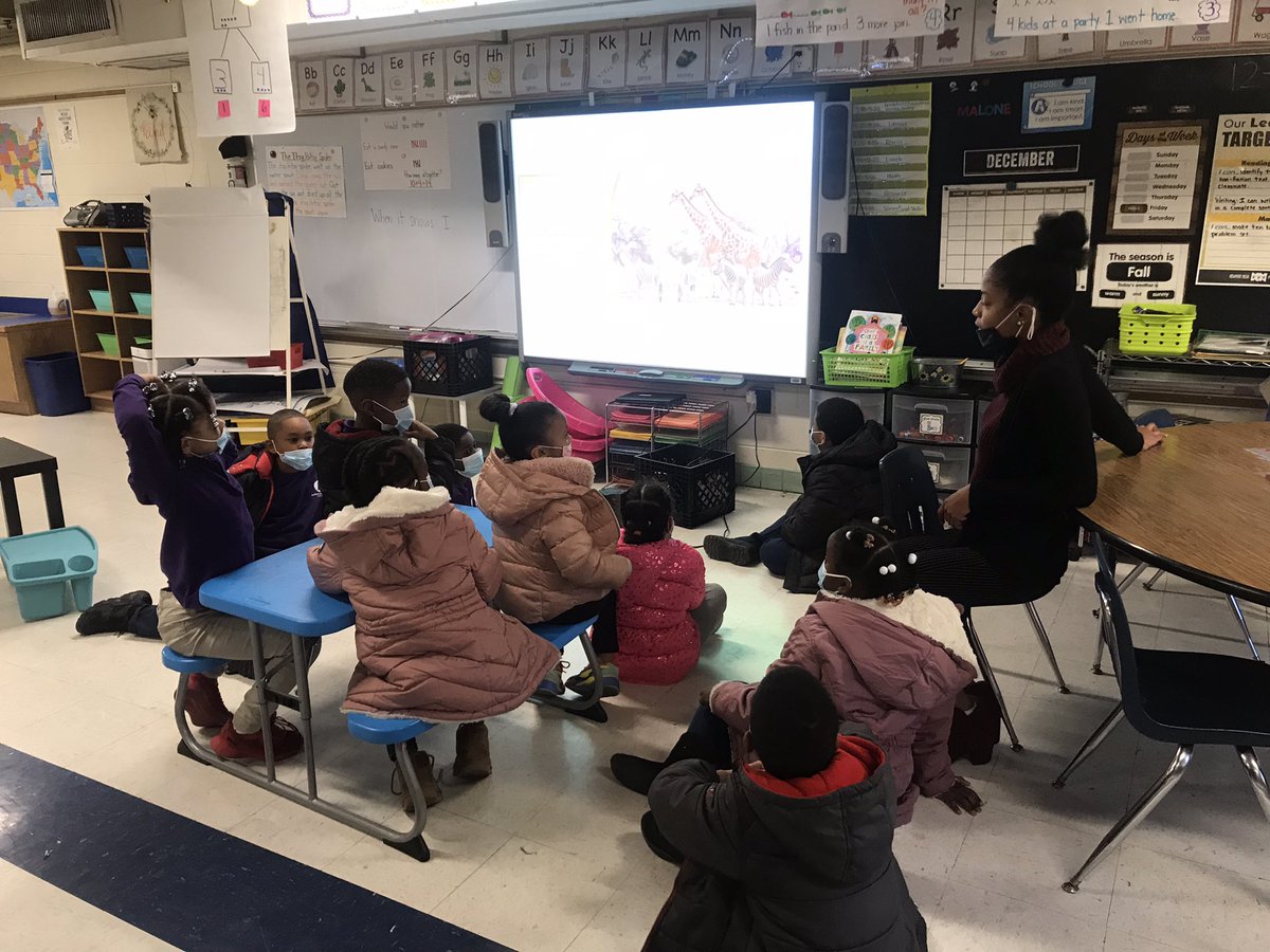 MrsMMalsbury's tweet photo. I spy more small group, whole group reading, writing, and Smarty Ants in action @AADreamAcademy! Shout out to the hard working first graders in Ms. Malone’s class. #LiteracyMagic https://t.co/skqicZsPr8