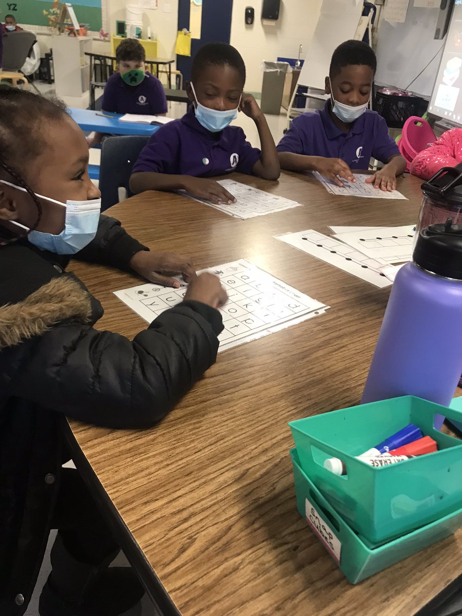 MrsMMalsbury's tweet photo. I spy more small group, whole group reading, writing, and Smarty Ants in action @AADreamAcademy! Shout out to the hard working first graders in Ms. Malone’s class. #LiteracyMagic https://t.co/skqicZsPr8