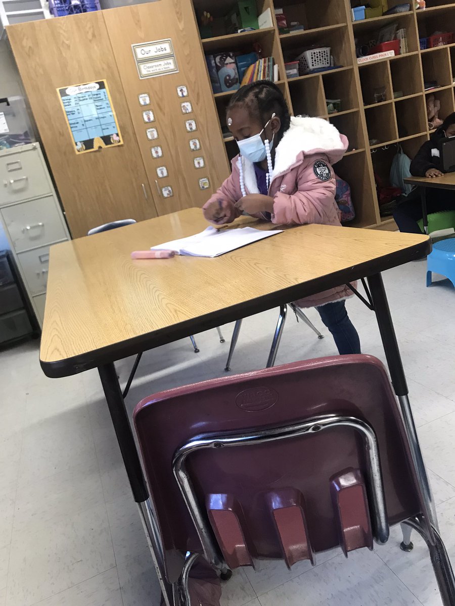 MrsMMalsbury's tweet photo. I spy more small group, whole group reading, writing, and Smarty Ants in action @AADreamAcademy! Shout out to the hard working first graders in Ms. Malone’s class. #LiteracyMagic https://t.co/skqicZsPr8