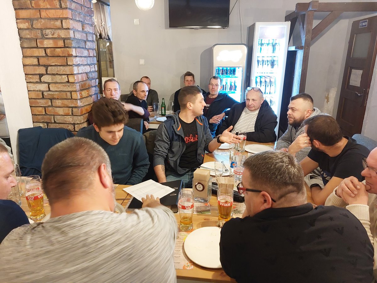 Ligabacika's tweet photo. 21 listopada odbyło się pierwsze zebranie Ligi Bacika w Pizzerii Diavolo. Na spotkaniu omawialiśmy plany na przyszły sezon, spotkanie przebiegało w miłej atmosferze. Oficjalnie zakończyliśmy #sezon2021! Na spotkaniu było 98% obecnych członków ligi.

#LigaBacika #Zebranie https://t.co/G071LbpR7Z