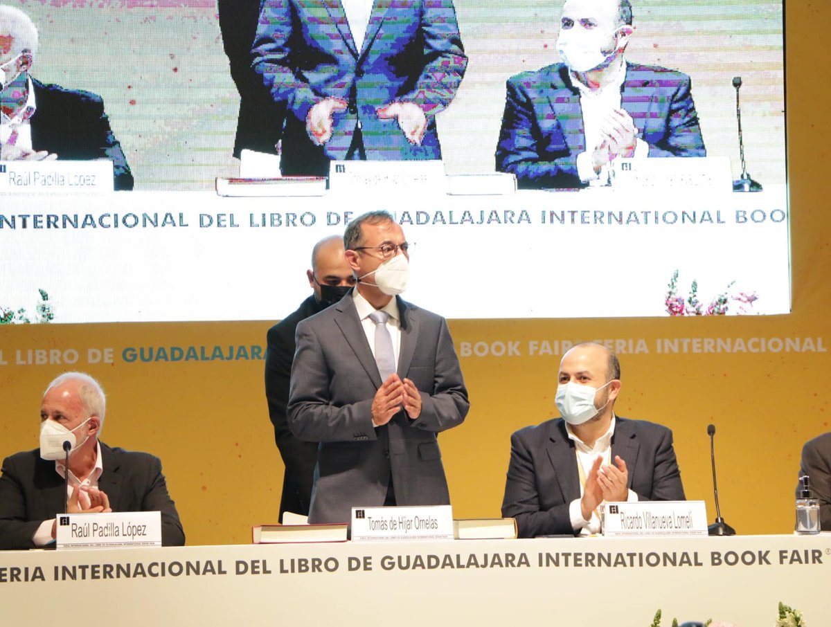 ColoquioBiblio's tweet photo. Como parte de las actividades del XXXV @ColoquioBiblio, se llevó a cabo el Homenaje al Bibliófilo 2021, Tomás de Híjar Ornelas, en el marco de la 35 @FILGuadalajara.
#HomenajeAlBibliófilo #ColoquioBiblio #35FIL #SomosLectores https://t.co/fzkugoAow6