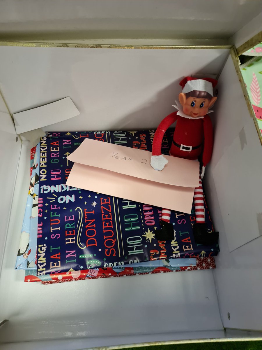 DeltaGreengates's tweet photo. Our mysterious box contained 12 books - 1 for each storytime the December in school. We were very excited to open and read our 1st book today! #Year2GG #TeamGGreading #12booksofxmas https://t.co/O3D62bThT9