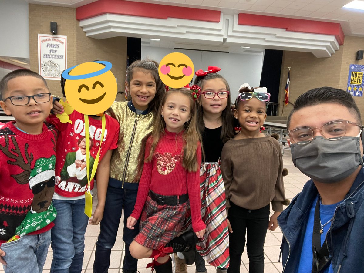 CFISDIsai's tweet photo. Happy December 1st from our friends at Club Rewind!🎄⛄️ @CyFairISD @CFISDClubRewind https://t.co/8yeYSevxtd