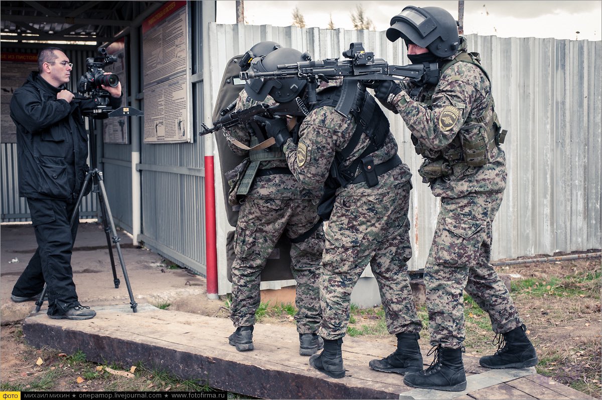 Военно-патриотическая поисковая группа ладога. Пытки российских военнослужащих на украине. Издевательство над русским пленным. Инкассаторы сериал 2012. Сергей величко нацик.
