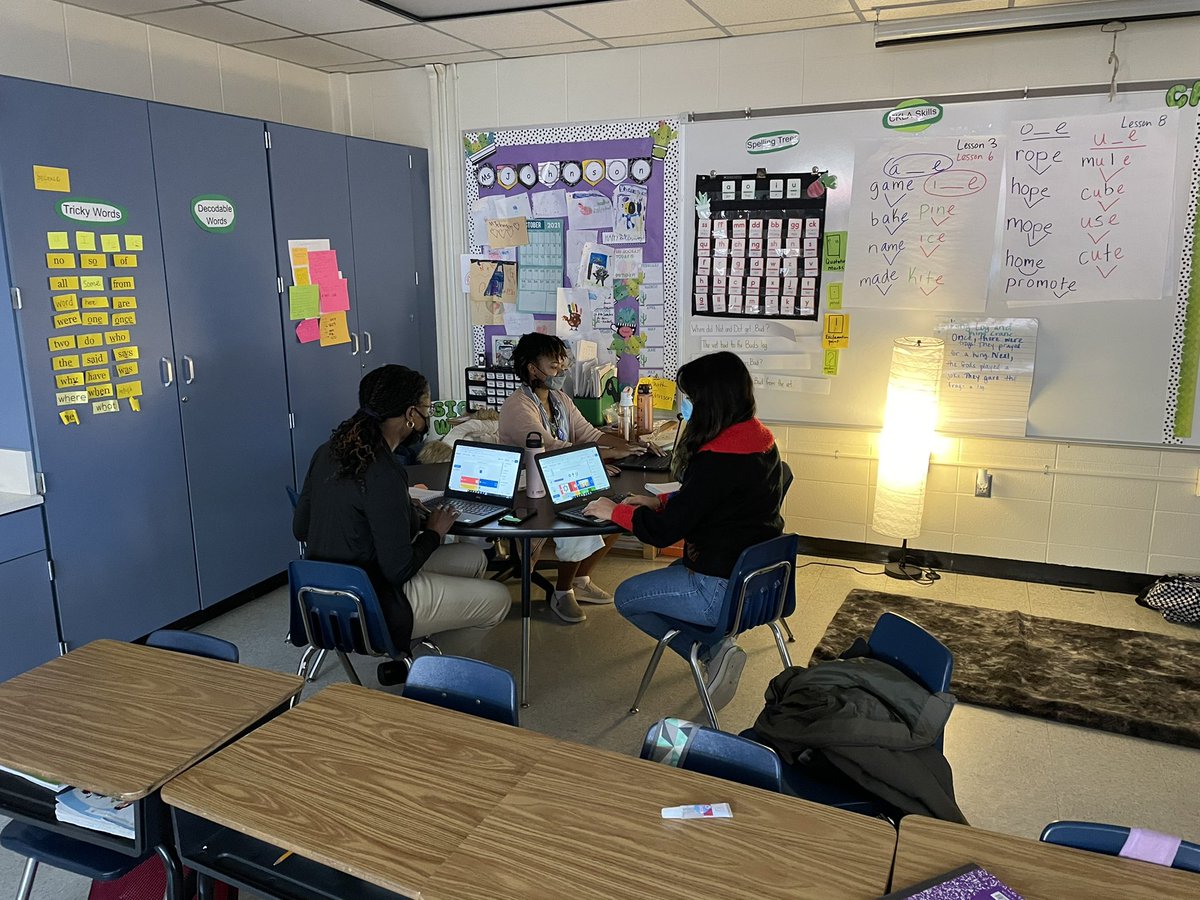 AxaraSquarzon's tweet photo. Collaboration! Our amazing first grade teachers creating an engaging review for their students. Way to go! #mindsetmatters #TeamCaraway https://t.co/P2OGHBMMAu