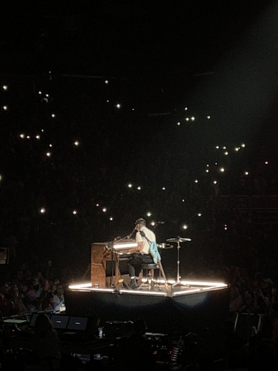 deadaccount841's tweet photo. Happy birthday mr. Tyler Joseph! We hate you!! ❤️❤️

but in all seriousness we all love you to death. Thank you for listing to all of our sorrows and believing in us when no one else would. I have and always will admire you with a full heart. Have a good day man. @tylerrjoseph https://t.co/0VI4YqaT0Q