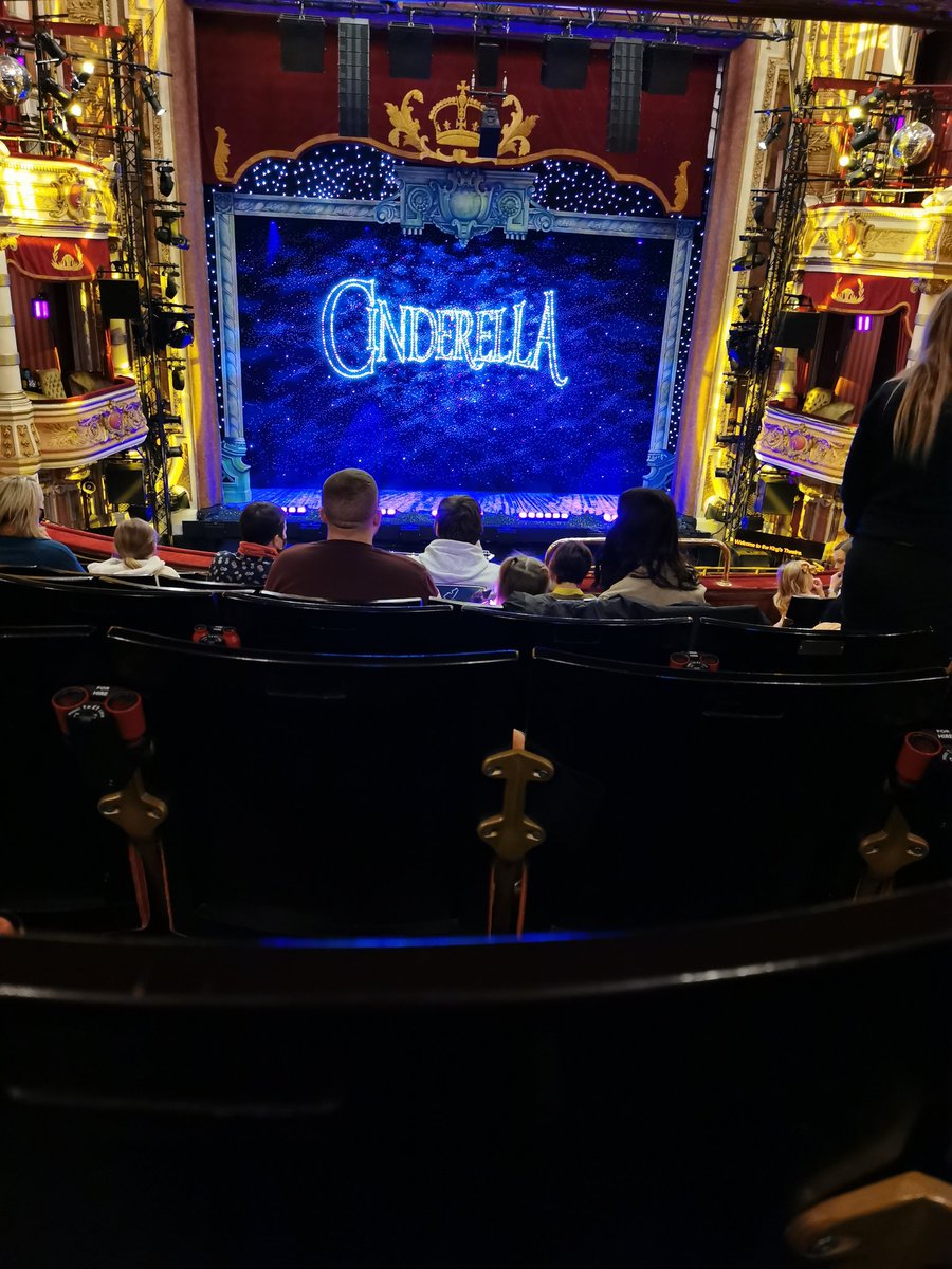 Magzomelvo67's tweet photo. Panto @kingsglasgow was amazing 😍 https://t.co/JxzZQSODrK